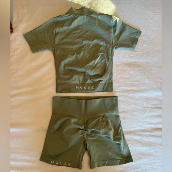 House ID Matching Workout Set - Picture 2 of 4